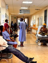 UNDER SIEGE: Khayelitsha medical staff battle armed threats while serving over 3,000 patients&nbsp;(…)